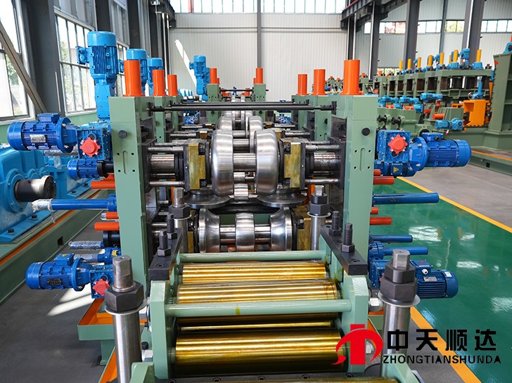 高精度焊管成型機